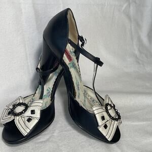 Betsyville By Betsey Johnson Pauline Open Toe Pump Black and White Sz 8
